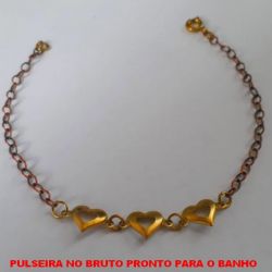 PULSEIRA NO BRUTO PRONTO PARA O BANHO  PULSEIRA SIMPLES COM TREIS CORAÇÃO - PESO 1,5GR - TAMANHO 18CM - BRU4565