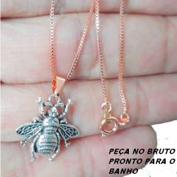 GARGANTILHA COM CORRENTE VENEZIANA DE 45CM COM PINGENTE EM ALTA FUSÃO DE MOSQUITO 20X20MM COM PESO TOTAL DE 3GR REF.BRU1779