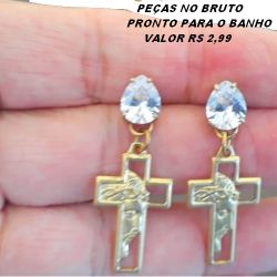 BRINCO NO BRUTO PRONTO PARA O BANHO COM BASE EM ALTA FUSÃO COM PEDRAS DE ZIRCONIA 8X10MM COM CRUZ COM A IMAGEM DE JESUS PESO TOTAL 5,5GR REF.BRU1798