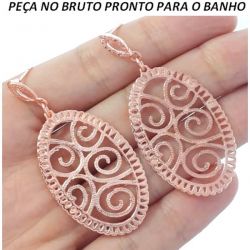 BRINCO NO BRUTO PRONTO PARA BANHO JA NO COBRE EM PENDURICADO EM DETALHES VAZADOS BAIXA FUSÃO 10GR TAMANHO APROXIMADO:5,5CM REF.BRU866