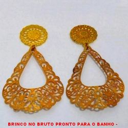 BRINCO NO BRUTO PRONTO PARA O BANHO -  BRINCO EM FOTOCORROSÃO - TAMANHO:5,4CM -  PESO:2,1GR - BRU4042