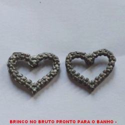 BRINCO NO BRUTO PRONTO PARA O BANHO -  BRINCO DE CORAÇÃO VAZADO - TAMANHO: 1,1CM - PESO:1,2GR - BRU4330