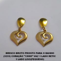 BRINCO BRUTO PRONTO PARA O BANHO (3233) CORAÇÃO ''13MM'' VAZ 1 LADO RETIC  1 LADO LISO(PEQUENO) PESO TOTAL 1,8GR - BRU4516