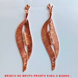BRINCO NO BRUTO PRONTO PARA O BANHO -  BRINCO DE FOLHA COM CRISTAIS - TAMANHO:7,2CM -  PESO:4,8GR - BRU1024