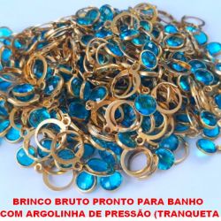 BRINCO BRUTO PRONTO PARA BANHO  COM ARGOLINHA DE PRESSÃO (TRANQUETA) COM PEDRINHAS DE CRISTAL 8MM - PESO TOTAL 1,2GR - BRU2893