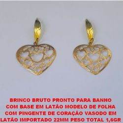 BRINCO BRUTO PRONTO PARA BANHO COM BASE EM LATÃO MODELO DE FOLHA COM PINGENTE DE CORAÇÃO VASODO EM LATÃO IMPORTADO - 22MM - PESO TOTAL 1,6GR BRU1089