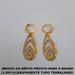 BRINCO NO BRUTO PRONTO PARA O BANHO  (3.2091)(CAR)PINGENTE TODO TRABALHADO   BASE ARGOLINHA(TRANQUETA)  PESO TOTAL 2,1GR  BRU0108