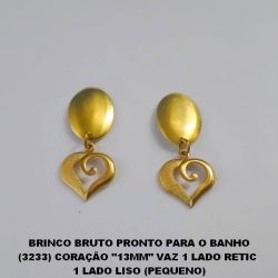 BRINCO BRUTO PRONTO PARA O BANHO (3233) CORAÇÃO ''13MM'' VAZ 1 LADO RETIC  1 LADO LISO (PEQUENO) PESO TOTAL 2,1GR - BRU4523