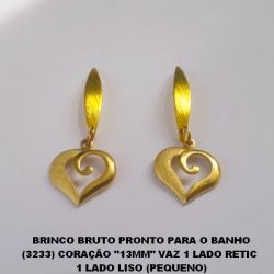 BRINCO BRUTO PRONTO PARA O BANHO (3233) CORAÇÃO ''13MM'' VAZ 1 LADO RETIC  1 LADO LISO (PEQUENO) PESO TOTAL 1,9GR - BRU4193