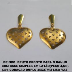 BRINCO  BRUTO PRONTO PARA O BANHO COM BASE SIMPLES EM LATÃO(PESO 4,GR) (304)CORAÇAO DUPLO 25X27MM LISO VAZ  COM/ 22 CORAÇAO - BRU00250