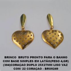 BRINCO  BRUTO PRONTO PARA O BANHO COM BASE SIMPLES EM LATÃO(PESO 4,GR) (304)CORAÇAO DUPLO 25X27MM LISO VAZ  COM/ 22 CORAÇAO - BRU0249