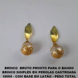 BRINCO  BRUTO PRONTO PARA O BANHO BRINCO SIMPLES EM PEROLAS CASTROADA DE 10MM - COM BASE EM LATÃO - PESO TOTAL 2,3GR - BRU4612