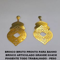 BRINCO BRUTO PRONTO PARA BANHO  BRINCO ARTICULADO GRANDE 6X4CM PINGENTE TODO TRABALHADO - PESO  TOTAL 6,8GR - BRU0323