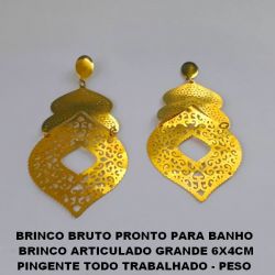 BRINCO BRUTO PRONTO PARA BANHO  BRINCO ARTICULADO GRANDE 6X4CM PINGENTE TODO TRABALHADO - PESO  TOTAL 6,8GR - BRU4195