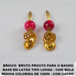 BRINCO  BRUTO PRONTO PARA O BANHO BASE EM LATÃO TIPO LONGA - COM BOLA RESINA COLORIDA DE 12MM - COM CACHO  TODO EM CORAÇÃO - PESO TOTAL 8,9GR BRU1461