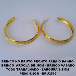 BRINCO NO BRUTO PRONTO PARA O BANHO  BRINCO  ARGOLA DE  5CM - BRINCO VASADO TODO TRABALHADO - LARGURA 6,8MM  PESO 6,2GR - BRU2597