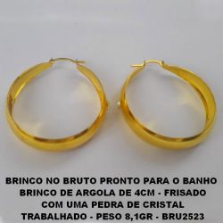 BRINCO NO BRUTO PRONTO PARA O BANHO  BRINCO DE ARGOLA DE 4CM - FRISADO COM UMA PEDRA DE CRISTAL TRABALHADO - PESO 8,1GR - BRU2523