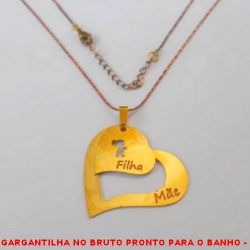 GARGANTILHA NO BRUTO PRONTO PARA O BANHO -  GARGANTILHA COM CORRENTE (L11) IMPORTADA E PINGENTE DE  CORAÇÕES COM AS PALAVRAS ''FILHA'' E ''MÃE'' -  TAMANHO:45,0CM - PESO:4,9GR - BRU3758