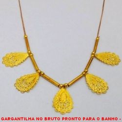 GARGANTILHA NO BRUTO PRONTO PARA O BANHO -  GARGANTILHA COM PENDURICALHOS DE GOTAS  VAZADAS E BOLINHAS DE 2MM - TAMANHO:44,5CM -  PESO:3,5GR - BRU3858