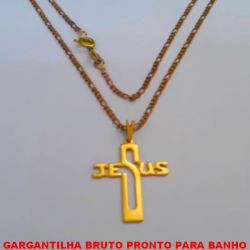GARGANTILHA BRUTO PRONTO PARA BANHO COM CORRENTE de 45CM - COM FECHO  REDONDO - PINGENTEDE CRUZ ESCRITO JESUS 25X22MM -  PESO TOTAL 3,6GR  BRU2781