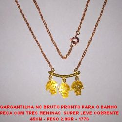 GARGANTILHA NO BRUTO PRONTO PARA O BANHO  PEÇA COM TRES MENINAS  SUPER LEVE CORRENTE 45CM - PESO 2.8GR - 1776