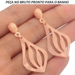 BRINCO NO BRUTO PRONTO PARA BANHO JA NO COBRE EM PENDURICADO VAZADOS 4,5GR TAMANHO APROXIMADO:4,5CM REF.BRU887