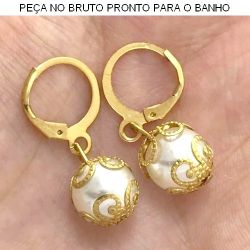 BRINCO PRESSÃO NO BRUTO PRONTO PARA BANHO EM PÉROLA BRANCA 10MM 2GR TAMANHO APROXIMADO:3CM REF.BRU2008