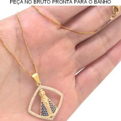 GARGANTILHA NO BRUTO PRONTO PARA O BANHO NOSSA SENHORA APARECIDA EM MICRO ZIRCÔNIA 10GR TAM APROX CORRENTE:45CM TAM APROX PINGENTE:15MM REF:BRU1003