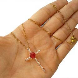 Gargantilha No Bruto Pronto Para Banho Com Corrente Elo Português Cruz Toda Cravejada Em Zircônias Tam da Corrente: 44,5cm Pingente: 4,0cm Peso: 3,0 gramas REF: BRU1306