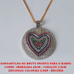 GARGANTILHA NO BRUTO PRONTO PARA O BANHO (LUXO) CORRENTE VENEZIANA 45CM - CORAÇÃO CRAVEJADO ZIRCONIAS COLORIDA 6,5GR - BRU2554