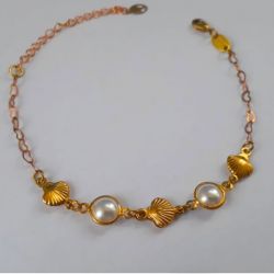 PULSEIRA NO BRUTO PRONTO PARA BANHO  (PESO 2,7GR) CORRENTE TODA EM CORAÇÃO COM ENTREMEIO COM PEROLAS E CONCHAS  COM FECHO LAGOSTA - 18CM+EXTENSOR BRU1337