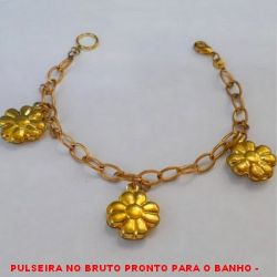 PULSEIRA NO BRUTO PRONTO PARA O BANHO -  PULSEIRA FEMININA COM PENDURICALHOS DE  FLORES - TAMANHO:20,5CM - PESO:9,1GR - BRU3864