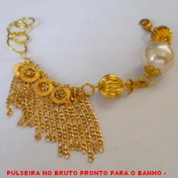 PULSEIRA NO BRUTO PRONTO PARA O BANHO -  PULSEIRA FEMININA COM BOLINHAS TRABALHADA  DE 1,2CM, PÉROLA DE 1,7CM E PENDURICALHOS DE  CORRENTES E CÍRCULOS - TAMANHO:19,0CM - PESO: 14,9GR - BRU3867
