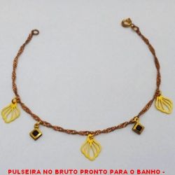PULSEIRA NO BRUTO PRONTO PARA O BANHO -  PULSEIRA FEMININA COM PENDURICALHOS VAZADOS  E LOSANGOS COM CRISTAL - TAMANHO:19,0CM -  PESO:1,7GR - BRU4137