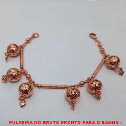 PULSEIRA NO BRUTO PRONTO PARA O BANHO -  PULSEIRA FEMININA COM PENDURICALHOS DE  BOLAS VAZADAS DE 11MM - TAMANHO:20,0CM -  PESO:13,6GR - BRU4214