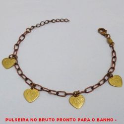PULSEIRA NO BRUTO PRONTO PARA O BANHO -  PULSEIRA FEMININA COM PENDURICALHOS DE  CORAÇÕES COM A PALAVRA ''KISS'' - TAMANHO: 18,5CM+EXTENSOR - PESO:5,6GR - BRU4287