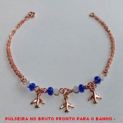 PULSEIRA NO BRUTO PRONTO PARA O BANHO -  PULSEIRA FEMININA COM MIÇANGAS SEXTAVADAS  E PENDURICALHOS DE AVIÕES - TAMANHO:19,9CM -  PESO:2,4GR - BRU1704