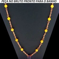 COLAR NO BRUTO PRONTO PARA O BANHO EM PEDRA NATURAL AGATA CARAMELO 8MM MAIS ZIRCÔNIA 25GR TAMANHO APROXIMADO:45CM TAMANHO APROXIMADO:1CM REF:BRU544