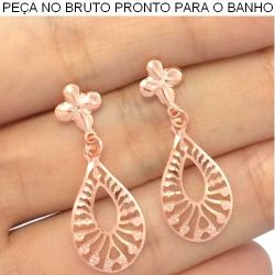 BRINCO NO BRUTO PRONTO PARA BANHO JA NO COBRE EM PENDURICADO COM DETALHES VAZADOS 1GR TAMANHO APROXIMADO:3CM REF.BRU1095
