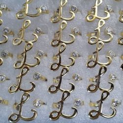 ANEL NO BRUTO PRONTO PARA O BANHO DE LETRAS ( L ) COM UMA PEDRINHA DE ZIRCONIA - PESO 1,5GR - LATÃO - 5143