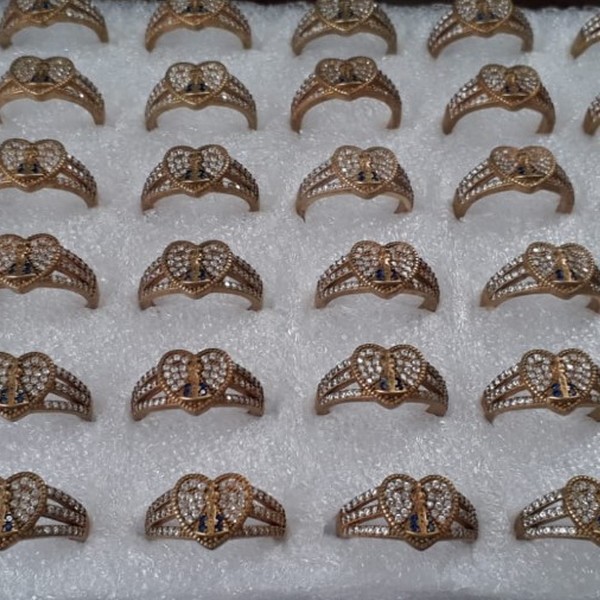 ANEL NO BRUTO PRONTO PARA O BANHO -LARGURA -  COM N.SENHORA APARECIDA CRAVEJADA EM ZIRCONIAS PESO MEDIO 2.5GR - AN00014