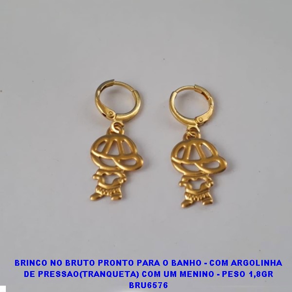 BRINCO NO BRUTO PRONTO PARA O BANHO - COM ARGOLINHA DE PRESSAO(TRANQUETA) COM UM MENINO - PESO 1,8GR BRU6576