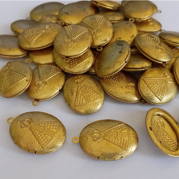 RELICARIO NO BRUNTO PRONTO PARA O BANHO -MODELO OVAL DE NOSSA SENHORA APARECIDA - TAMANHO 2.7CM - PESO 4,1GR - BRU5964