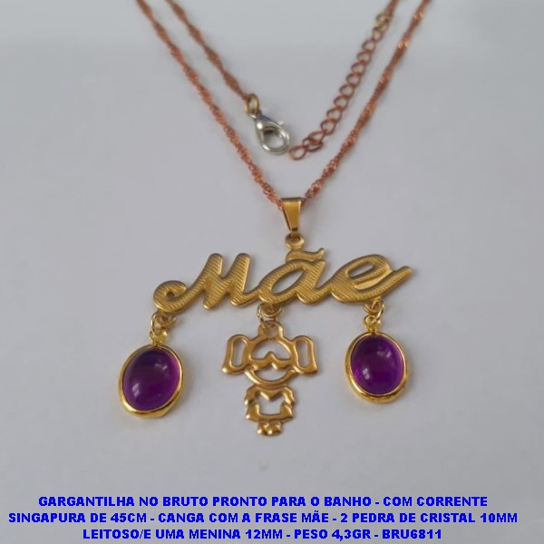 GARGANTILHA NO BRUTO PRONTO PARA O BANHO - COM CORRENTE SINGAPURA DE 45CM - CANGA COM A FRASE MÃE - 2 PEDRA DE CRISTAL LEITOSO/E UMA MENINA 12MM - PESO 4,3GR - BRU6811