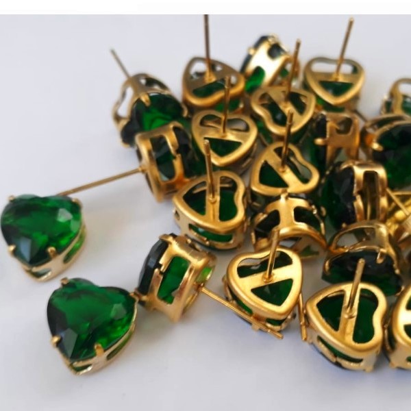 BRINCO NO BRUTO PRONTO PARA O BANHO - COM BASE TODA EM LATÃO - COM PEDRA DE ZIRCONIA DE CORAÇÃO 10X10MM - PESO TOTAL 1.8GR - BRU6997