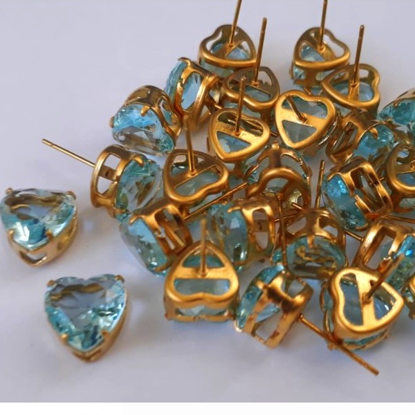 BRINCO NO BRUTO PRONTO PARA O BANHO - COM BASE TODA EM LATÃO - COM PEDRA DE ZIRCONIA DE CORAÇÃO 10X10MM - PESO TOTAL 1.8GR - BRU6998