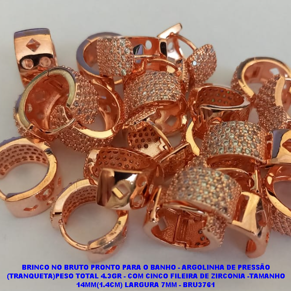 BRINCO NO BRUTO PRONTO PARA O BANHO - ARGOLINHA DE PRESSÃO (TRANQUETA)PESO TOTAL 4.3GR - COM CINCO FILEIRA DE ZIRCONIA -TAMANHO 14MM(1.4CM) LARGURA 7MM - BRU3761