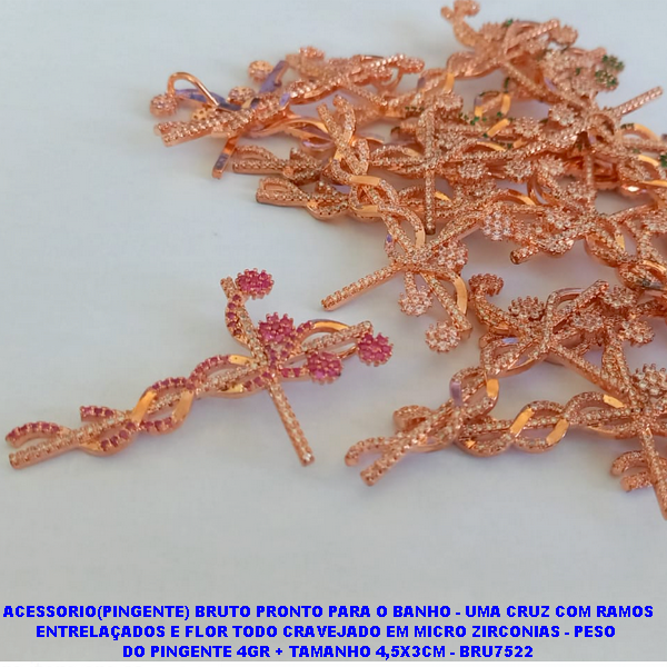 PINGENTE NO BRUTO PRONTO PARA O BANHO(CX65) - UMA CRUZ COM RAMOS ENTRELAÇADOS E FLOR TODO CRAVEJADO EM MICRO ZIRCONIAS - PESO  DO PINGENTE 4GR + TAMANHO 4,5X3CM - BRU7522