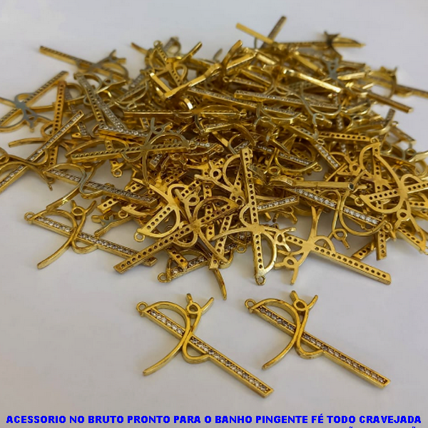 PINGENTE NO BRUTO PRONTO PARA O BANHO (CX33) PINGENTE FÉ TODO CRAVEJADA EM MICRO ZIRCONIAS - PESO 1.3GR - TAMANHO 3X2CM - COMPOSIÇÃO 70% LATÃO E 30% ZIRCONIAS - BRU6680