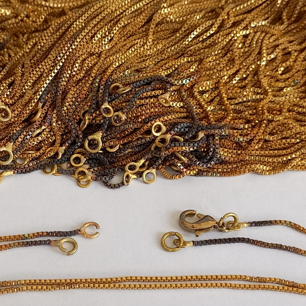 CORRENTE NO BRUTO PRONTO PARA O BANHO - CORRENTE VENEZIANA (BI-PARTIDA) DE 43CM (COM O PINGENTE VAI PARA 45CM) PESO TOTAL 1,8GR - COM FECHO LAGOSTA - BRU6424